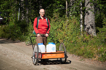 Ja jos sattuu tulemaan jano suorituksen aikana, niin mai... vettä on tarjolla.